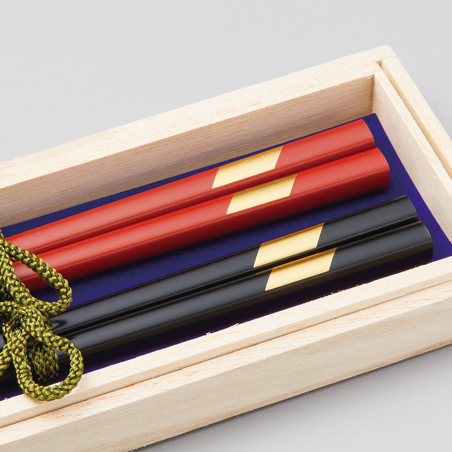 ふたり箸 金色紙 黒・朱 木製 漆塗り　木箱入り