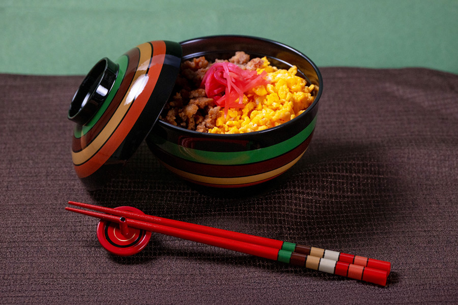 雑煮椀 独楽模様 朱/黒 FC25-5/6 漆器の井助