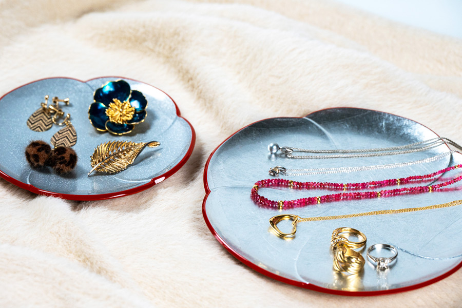 福梅皿 銀箔 中皿 FC30-6 漆器の井助