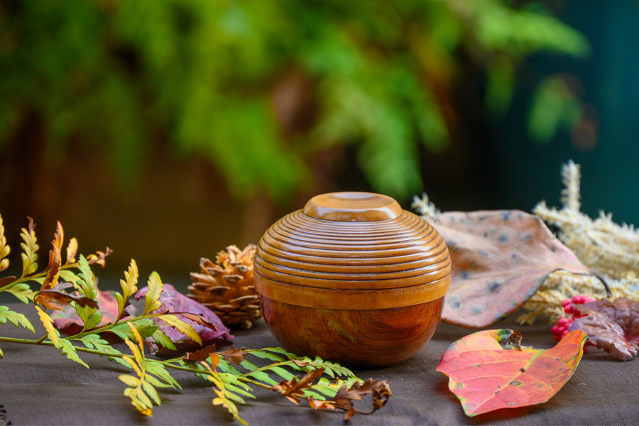 美しい艶色をした漆塗りの木製手あぶり火鉢 DC8742 在庫2個 – 古